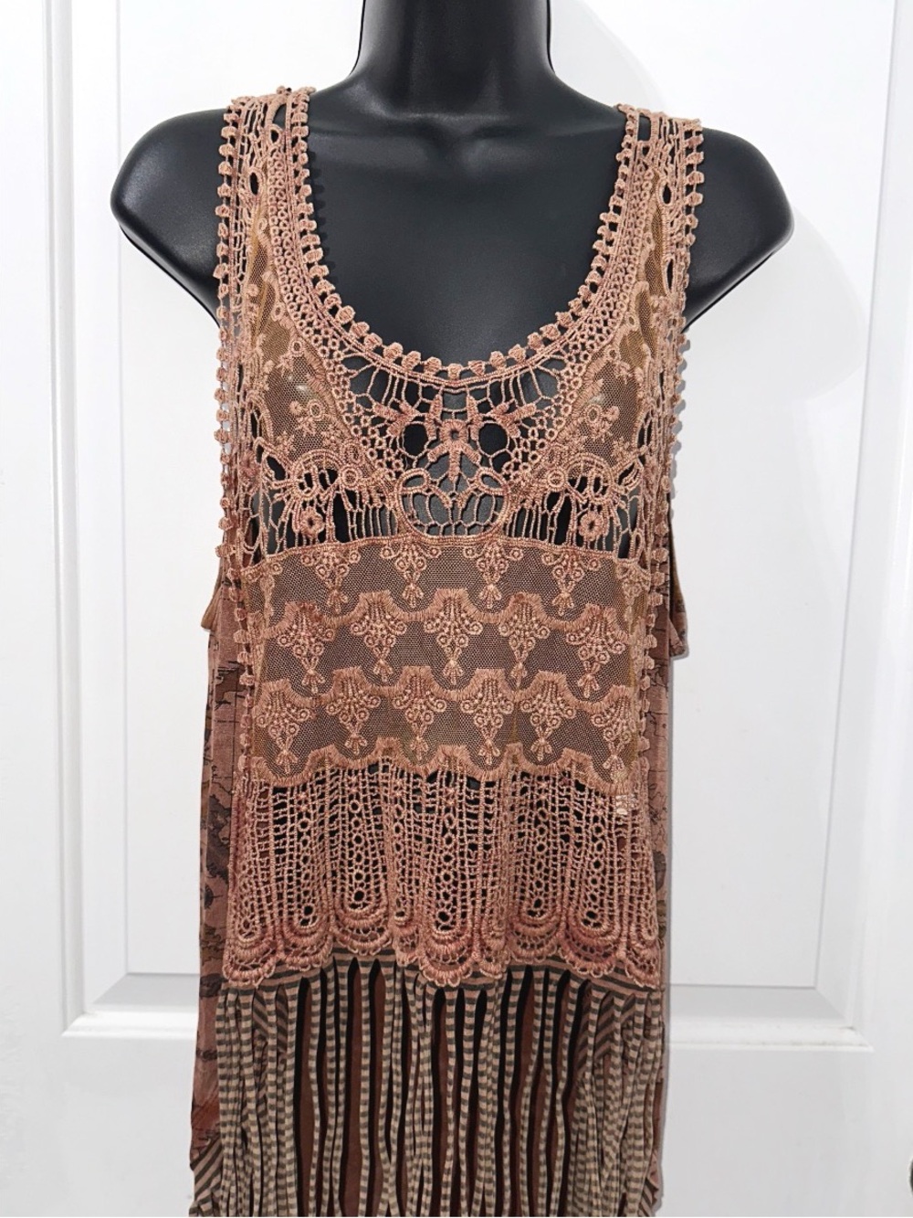 BKE Gimmicks Brown Lace & Fringe Tank Top, size Medium - Picture 3 of 7